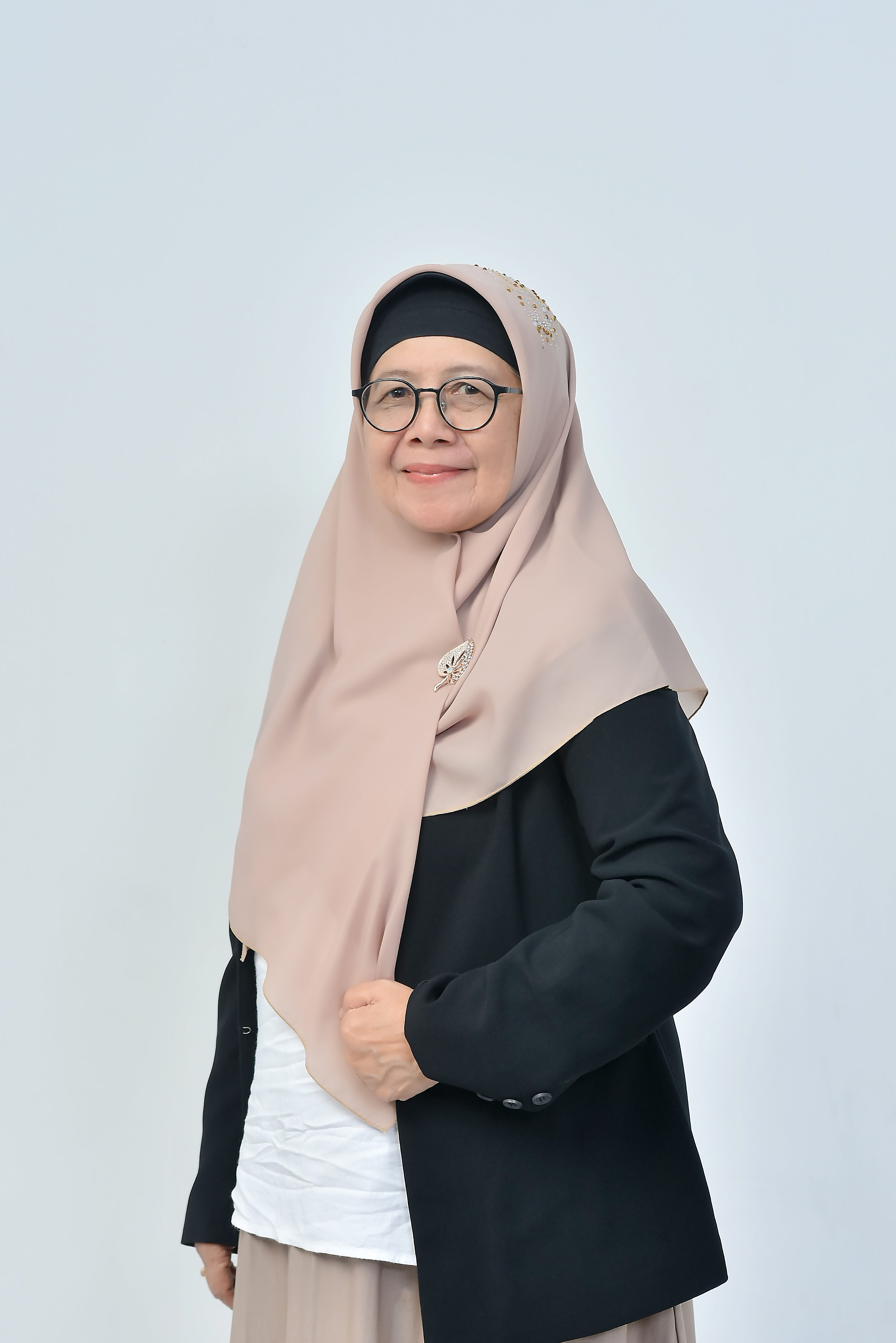 Foto Prof. Dr. Ir. Rina Yenrina, M.S.